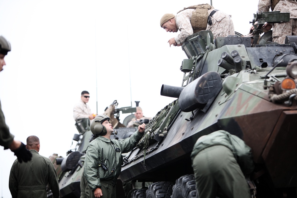 Dawn Blitz 2013 3D LAR &amp; ACU-5 LCAC Operations