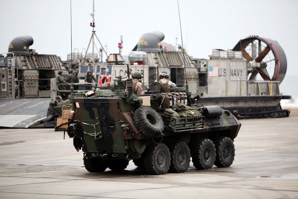 Dawn Blitz 2013 3D LAR &amp; ACU-5 LCAC Operations