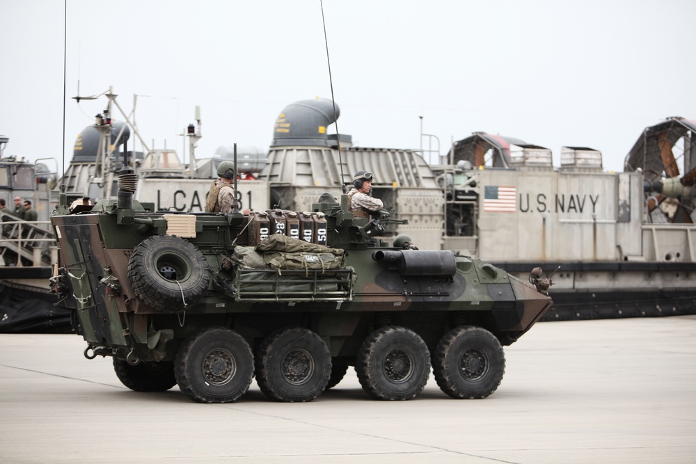 Dawn Blitz 2013 3D LAR &amp; ACU-5 LCAC Operations