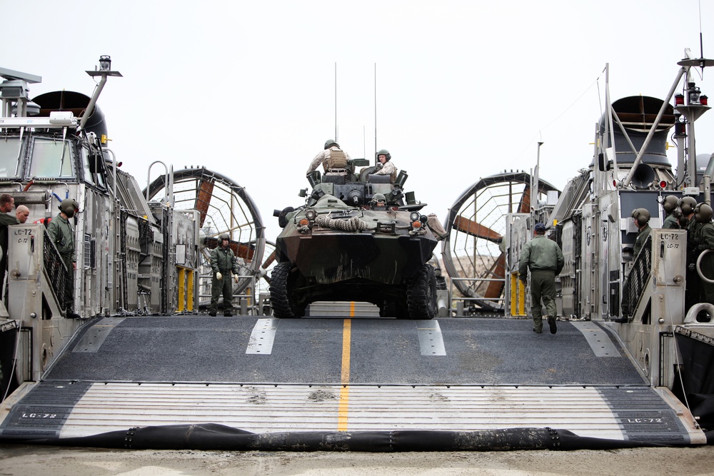 Dawn Blitz 2013 3D LAR &amp; ACU-5 LCAC Operations