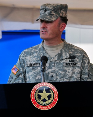 US soldier sits in with Salvadoran band