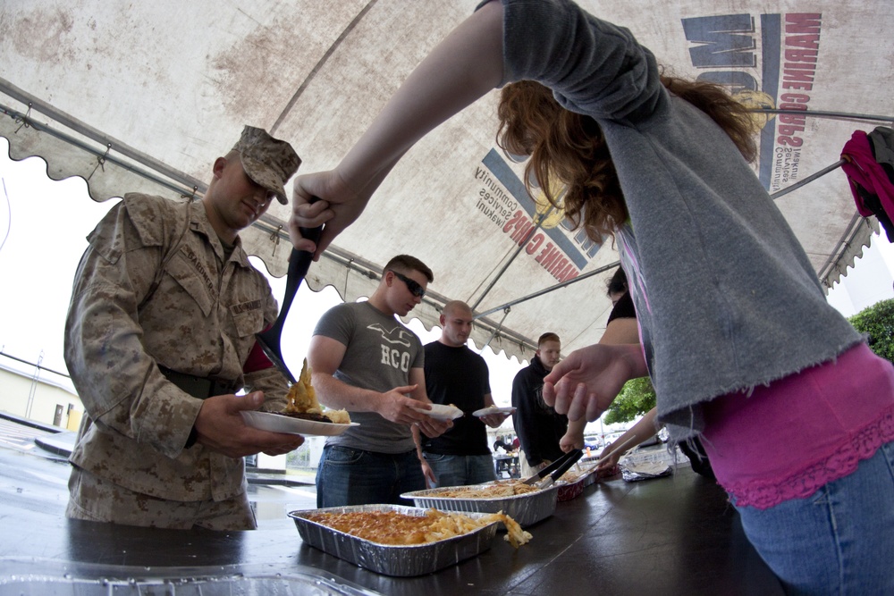 Senior leaders, families give back to barracks residents during block party