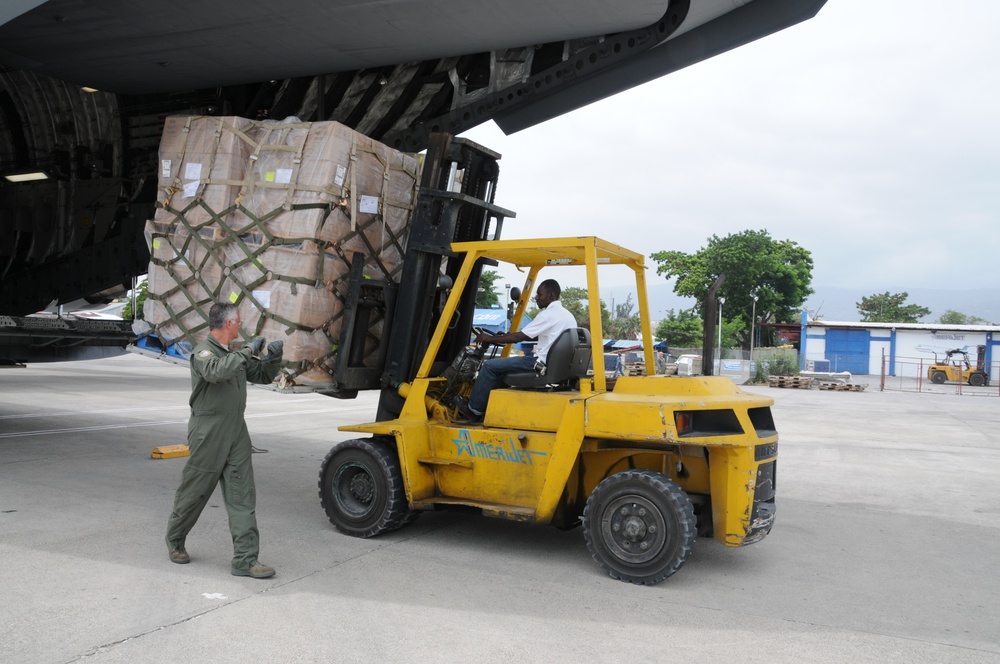 Wright-Patt C-17 delivers half million meals to Haiti