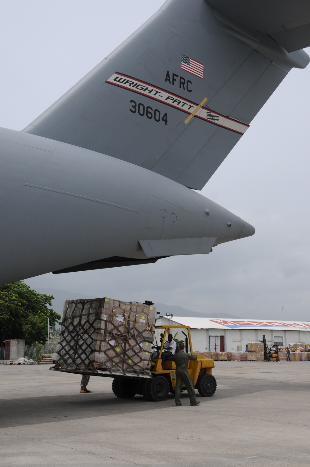 Wright-Patt C-17 delivers half million meals to Haiti