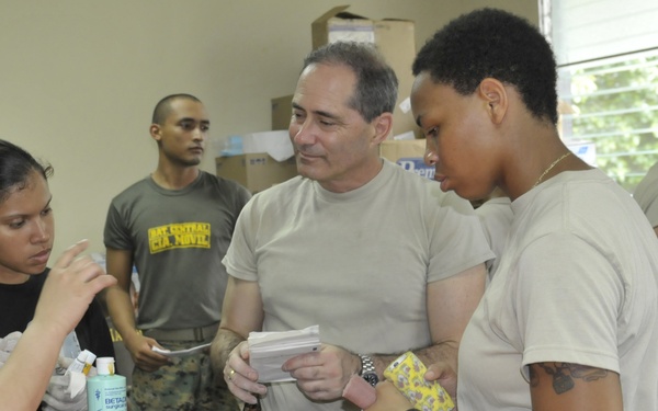 Veterinarian service members save baby monkey at BTH-Panama 2013