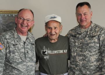Army Reserve leaders bring birthday greetings to 99th ID veteran