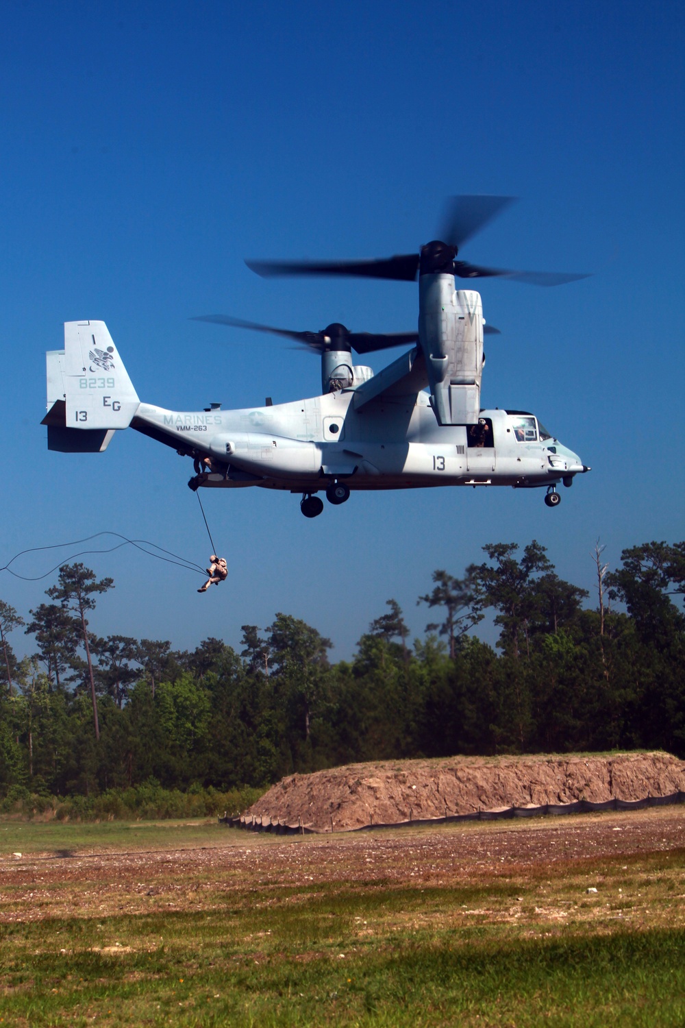 2nd MAW Ospreys support combat rappel training