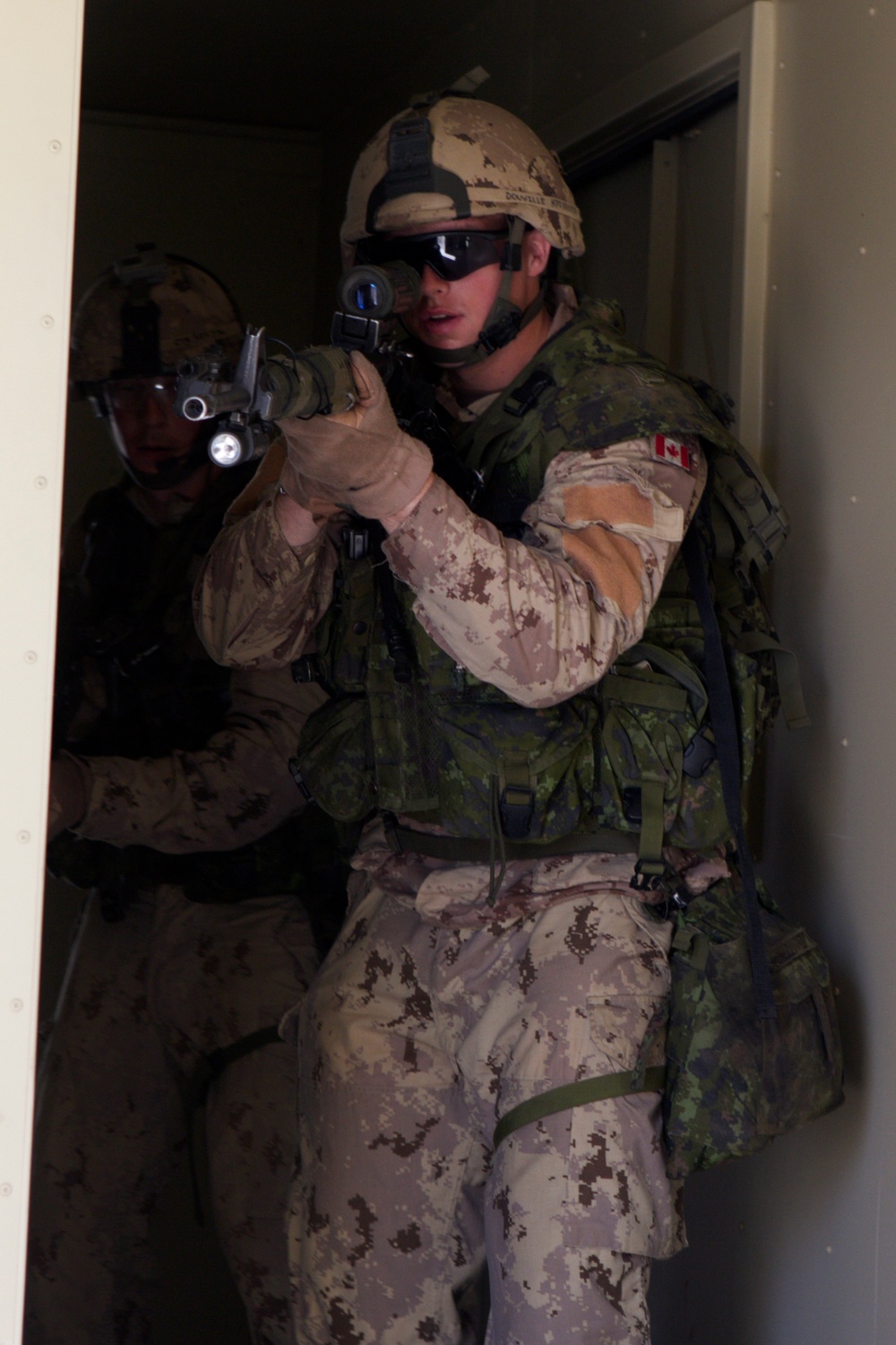 Canadian soldiers demonstrate room-clearing capabilities during Dawn Blitz 2013