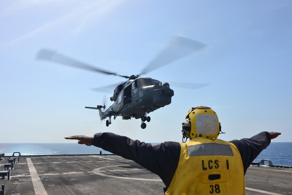 Super Lynx lands aboard USS Freedom