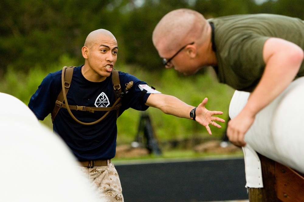 Recruits maneuver through obstacle course