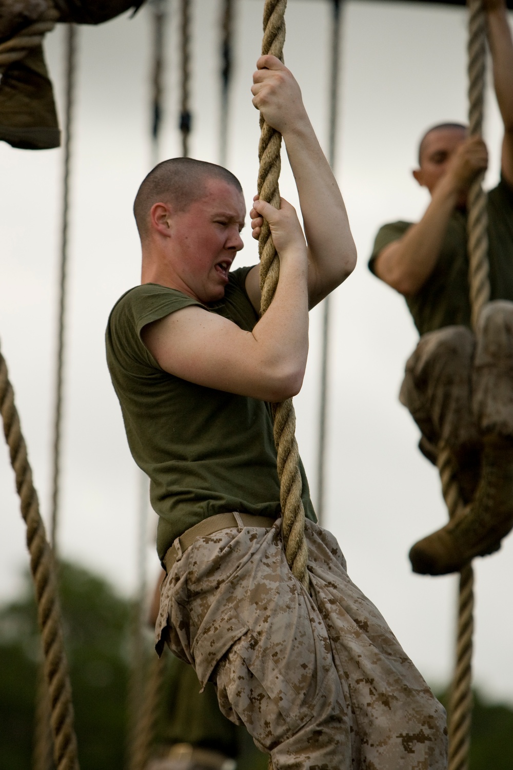 Recruits maneuver through obstacle