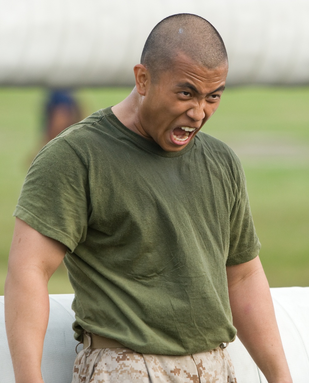 Recruits maneuver through obstacle course