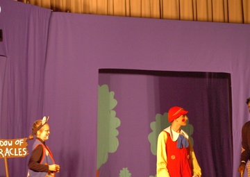 Pinocchio gets swindled by the Fox and Cat