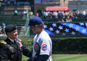 Gen. Allyn meets Chicago Cubs First Baseman Anthony Rizzo