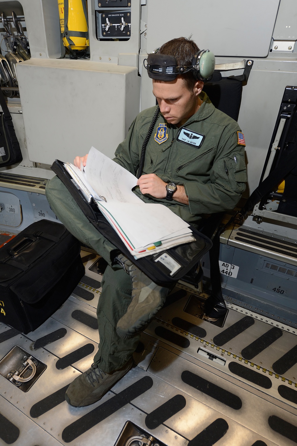 DVIDS - Images - 326th Airlift Squadron Conduct C-17 Flight [Image 1 Of 12]