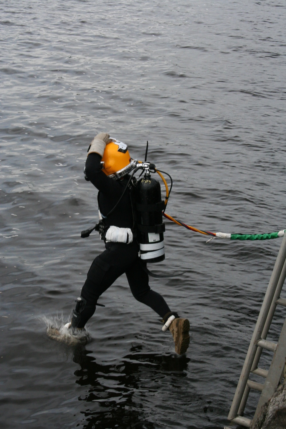 Underwater Construction Team 1 conducts Construction Readiness Training