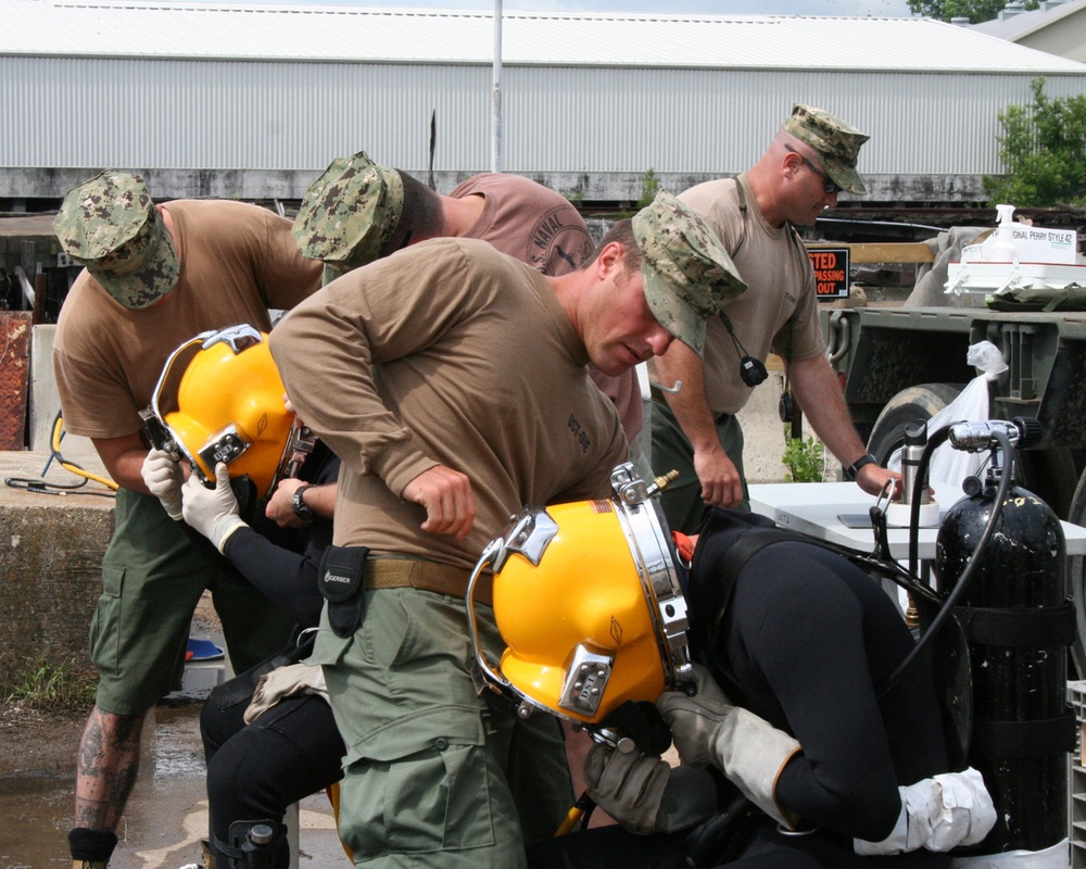 Underwater Construction Team 1 conducts Construction Readiness Training