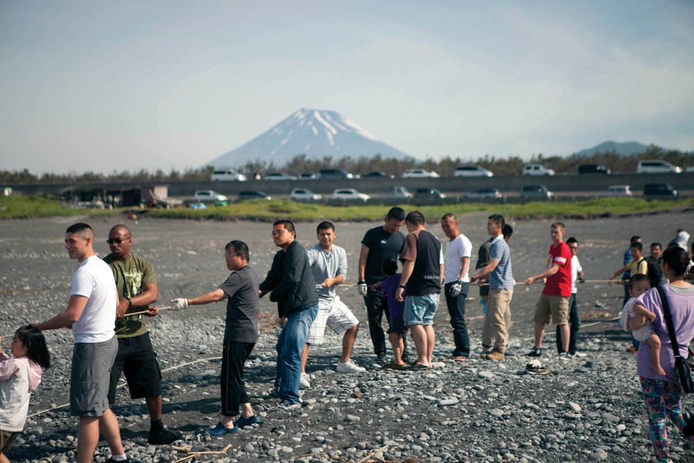 Marines ‘dragnet’ during annual fishing festival