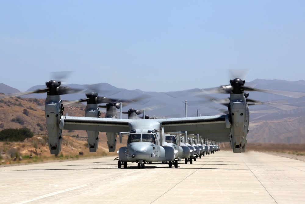 3rd MAW conducts air lift of battalion
