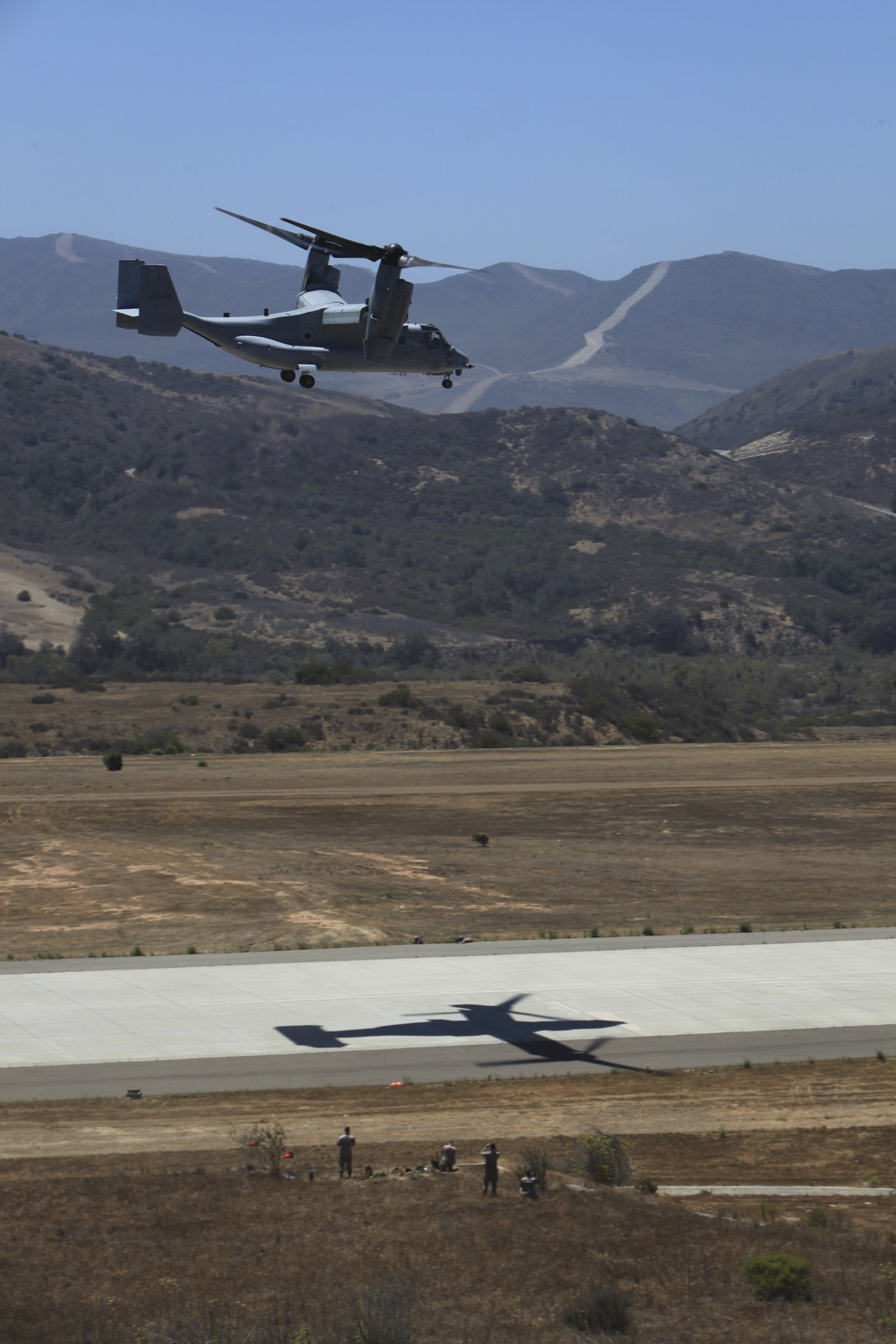 Marines board aircraft for an air assault training exercise for Dawn Blitz 2013