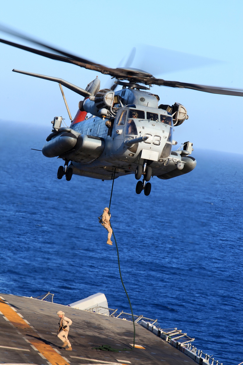 13th MEU BLT 1/4 fast-ropes during PMINT