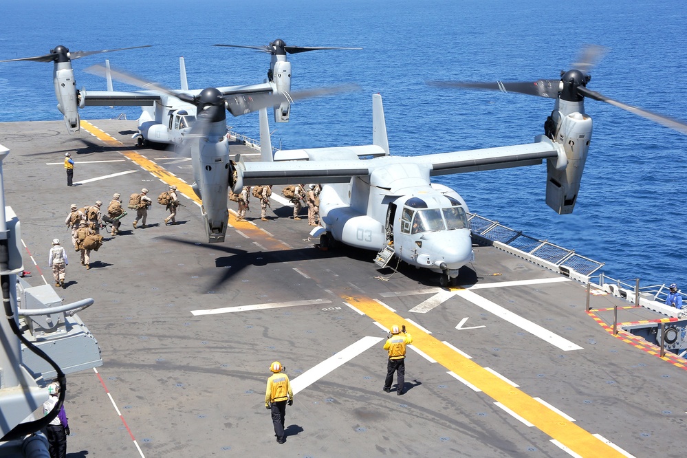 13th MEU supports PMINT flight ops