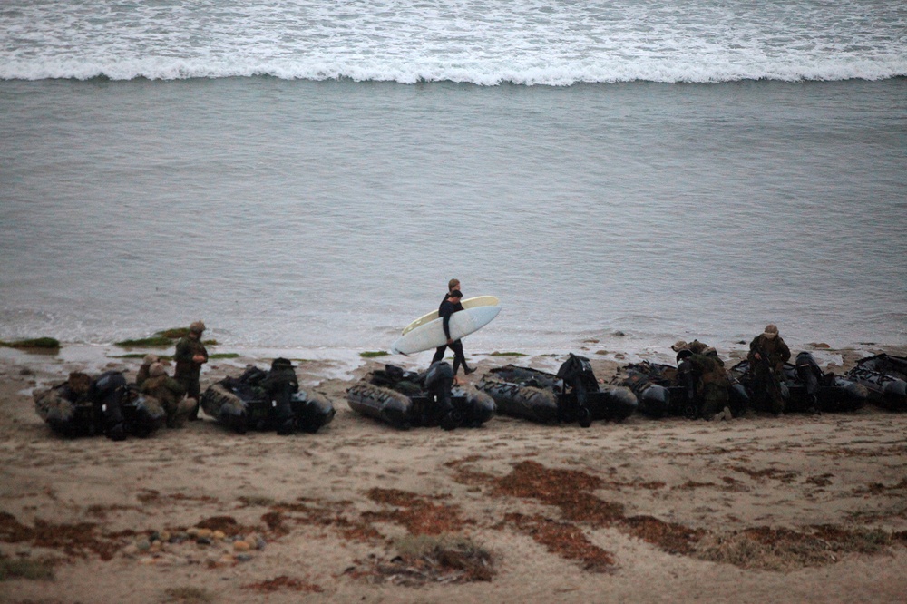 BLT 1/4 assaults Green Beach