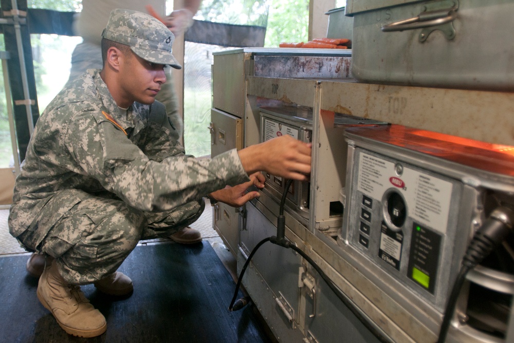 Army Reserve cooks turn drill into competition