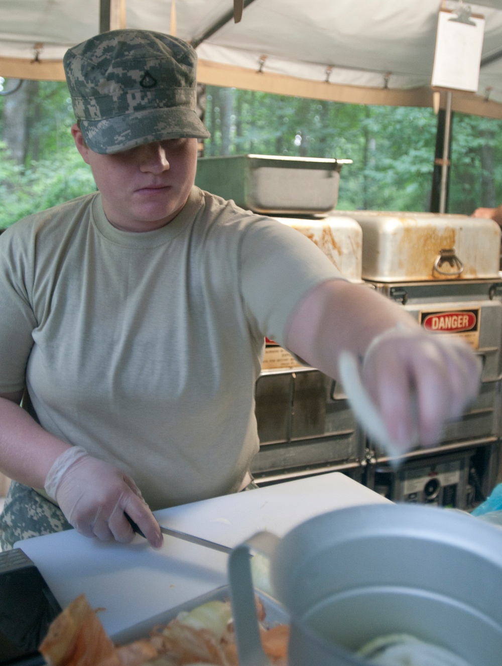 Army Reserve cooks turn drill into competition