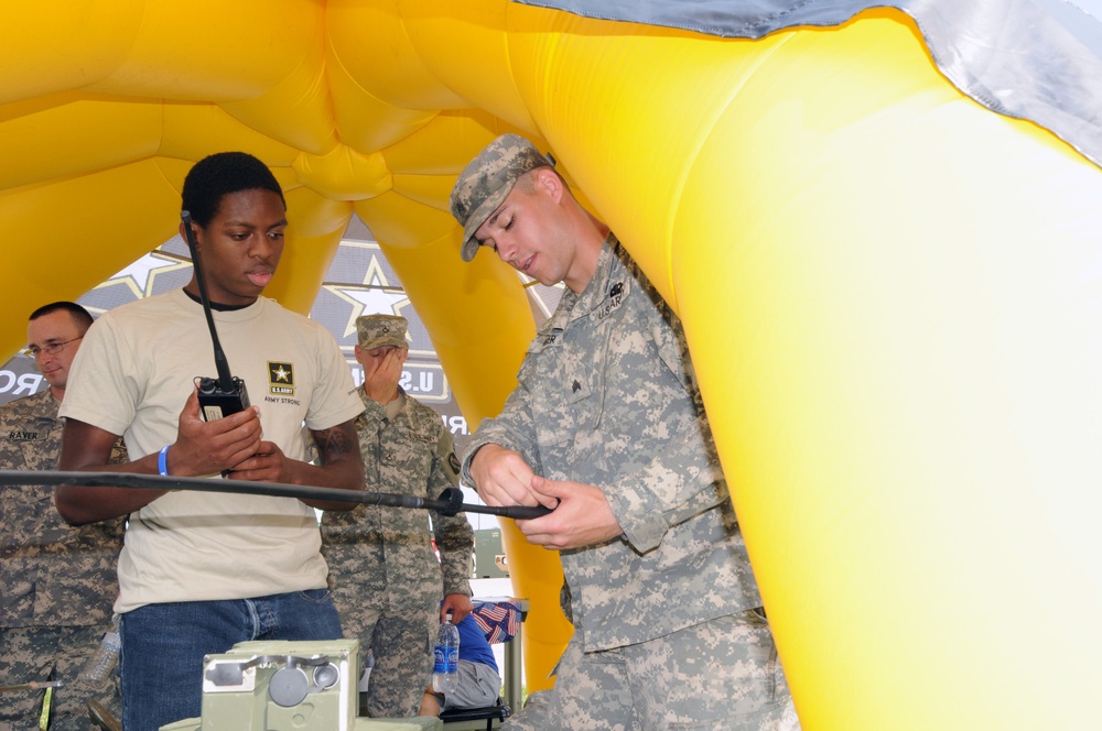 Grove City resident represents Army Reserve at event for new recruits