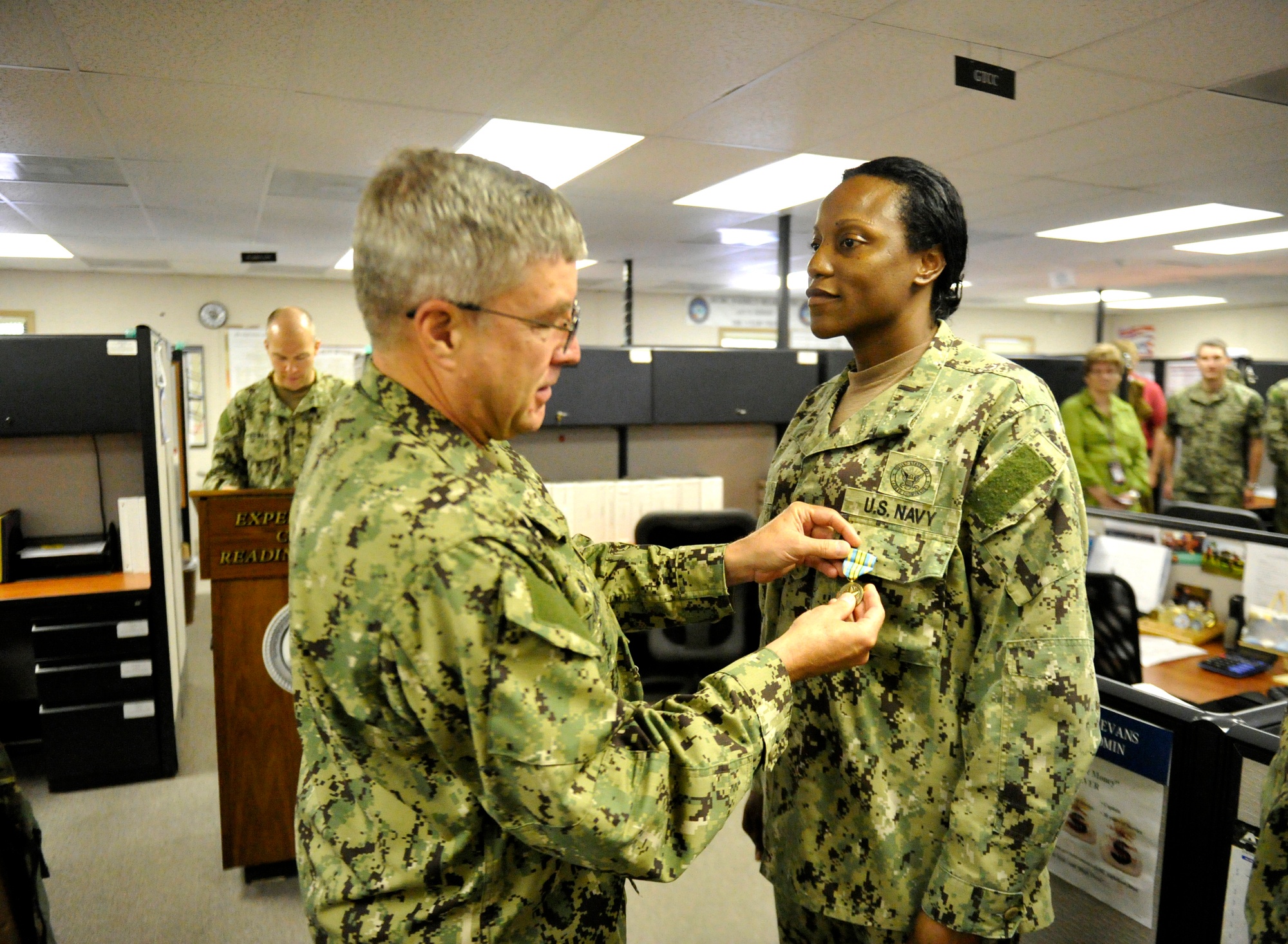 Images - Petty Officer 1st Class Kisha Williams receives The Navy  Meritorious Outstanding Volunteer Service Medal [Image 1 of 4] - DVIDS