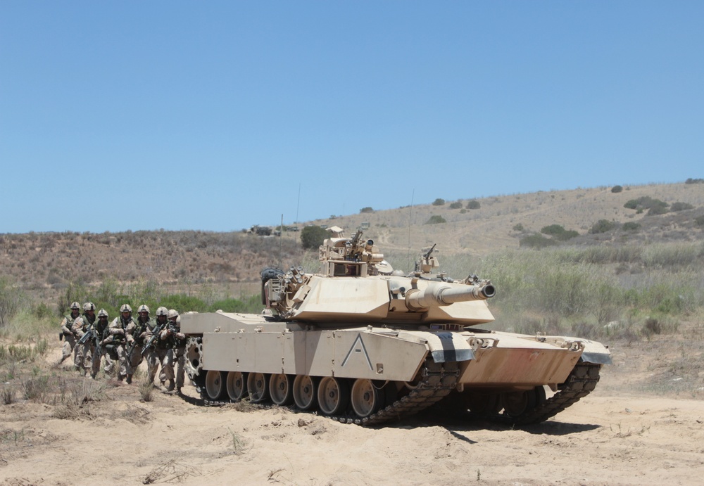 Canadian, New Zealand soldiers train with 1st Tank Battalion during Exercise Dawn Blitz