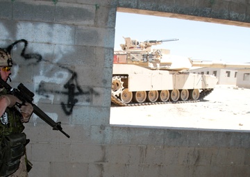 Canadian, New Zealand soldiers train with 1st Tank Battalion during Exercise Dawn Blitz