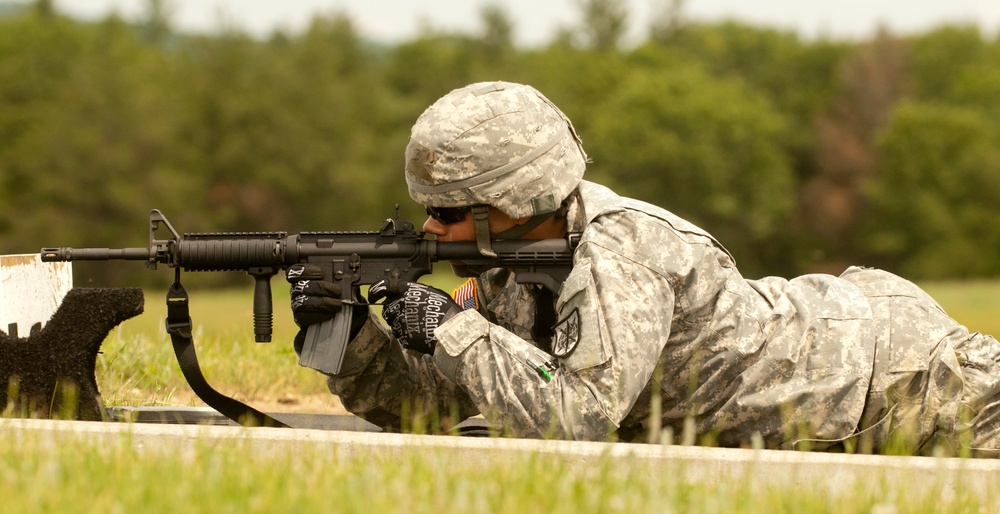2013 Army Reserve Best Warrior Competition - M4 Qual