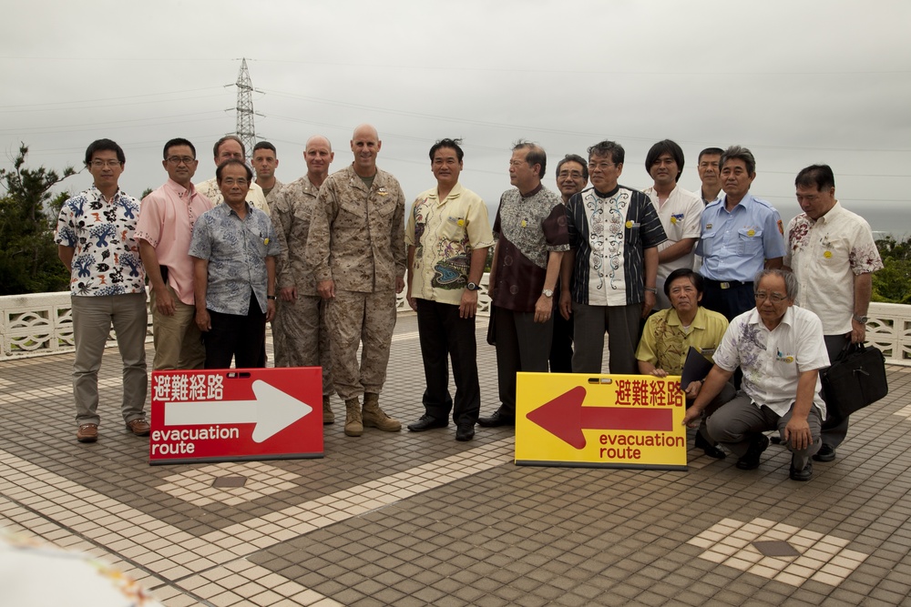 Ginowan, Futenma officials sign agreement specifying disaster preparedness procedures