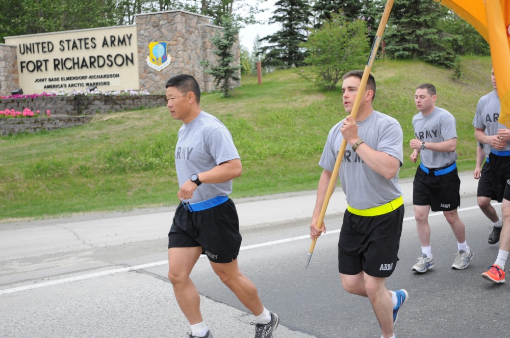 1-40th CAV (A) commander motivates troops during Army birthday run