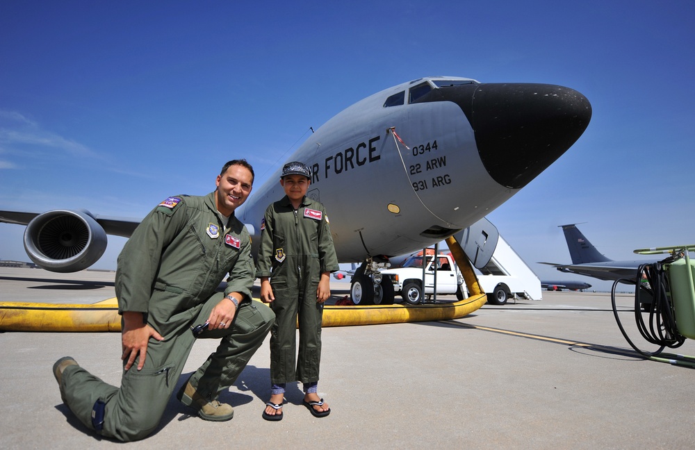 384th ARS continues Pilot for a Day, enriches young lives