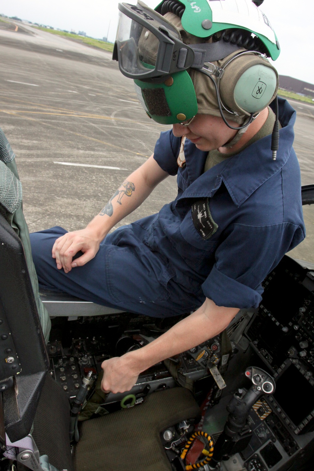 Aircraft maintenance ensures mission accomplishment during Exercise Haribon Tempest 2013