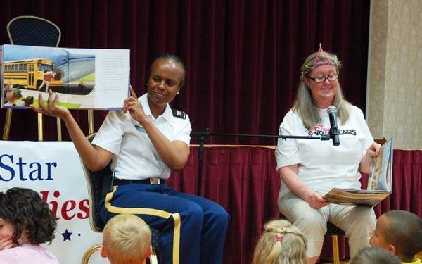 Hundreds of happy kids bag free books at Blue Star Families event