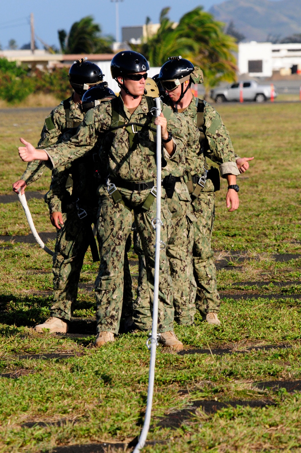 25th CAB trains with Navy divers