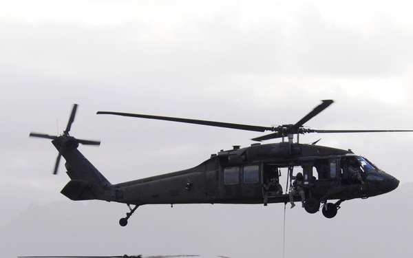 25th CAB trains with Navy divers