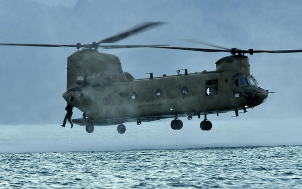 25th CAB trains with Navy divers