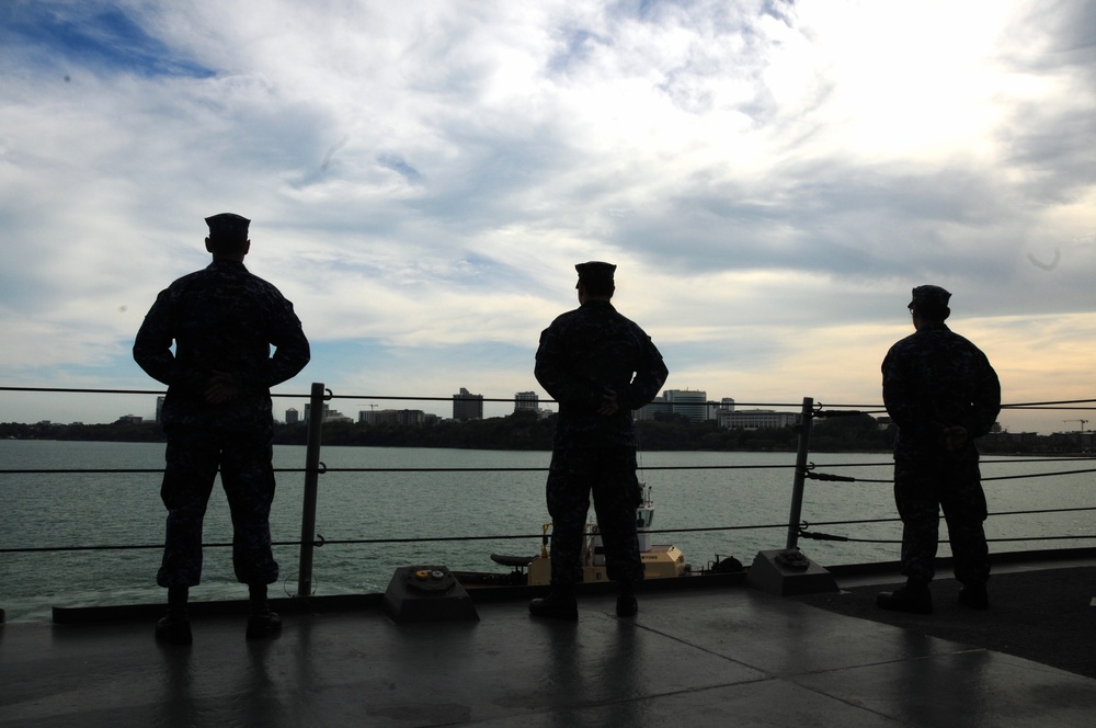 USS Blue Ridge arrives in Darwin