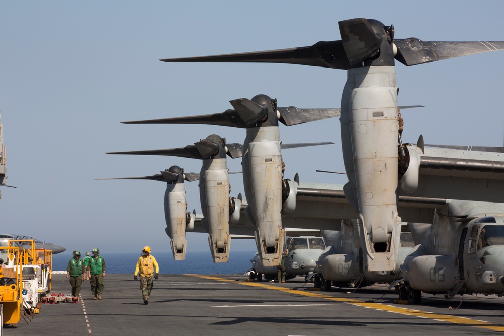 USS Kearsarge flight deck action