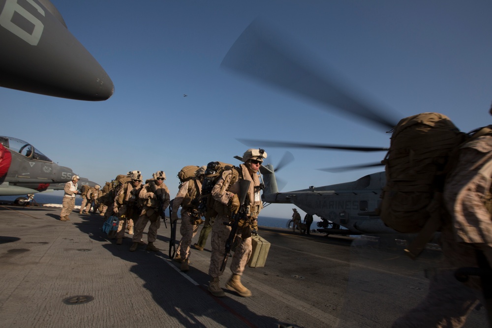 USS Kearsarge flight deck action