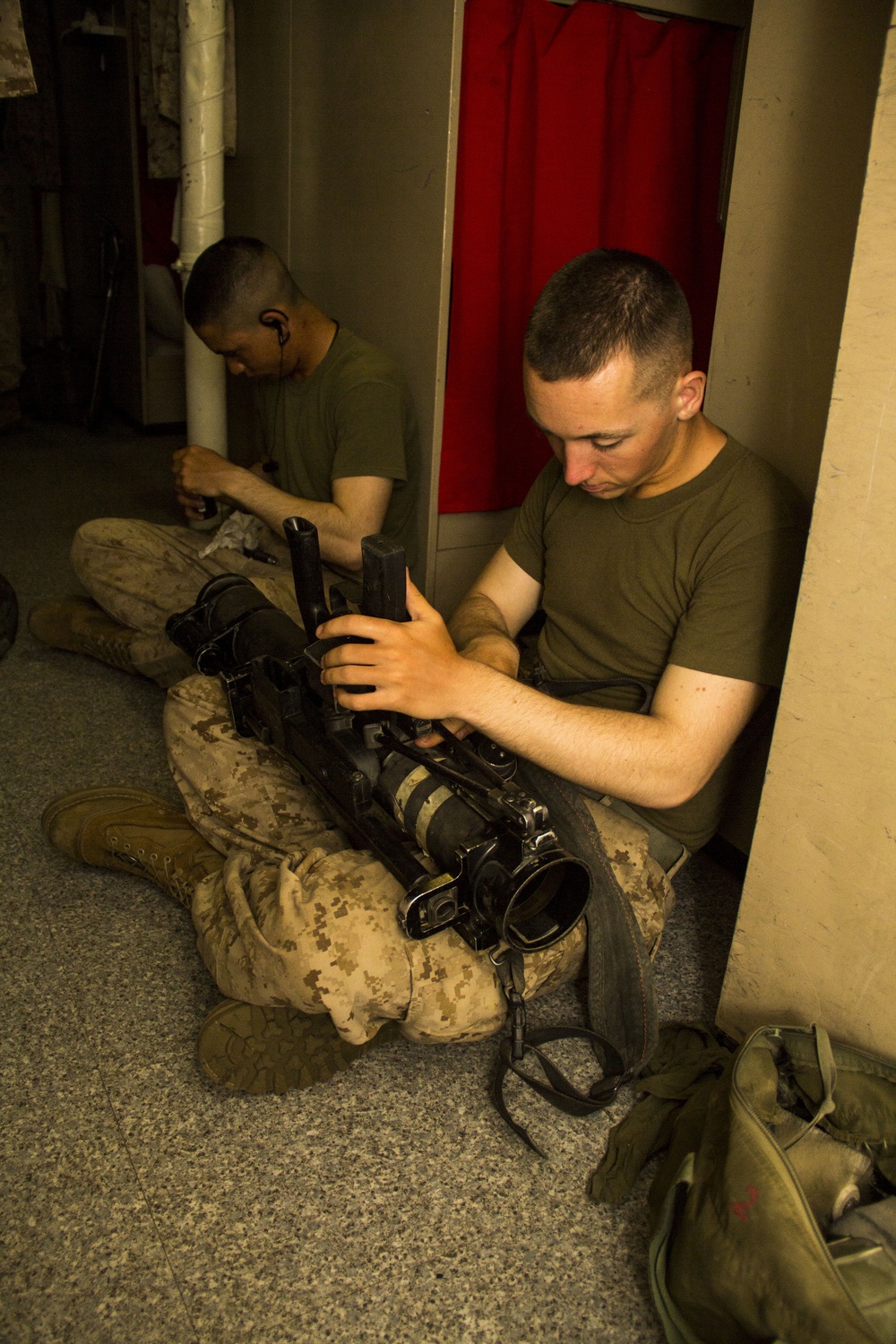 26TH MEU Weapons Cleaning