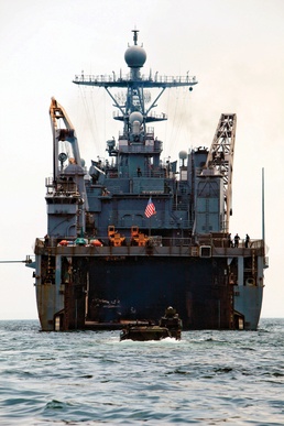 Marines execute amphibious assault with Malaysian Armed Forces