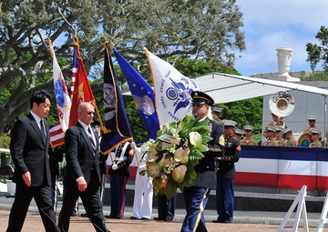Japanese minister of defense honors American veterans at National Cemetery of the Pacific