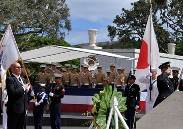 Japanese minister of defense honors American veterans at National Cemetery of the Pacific
