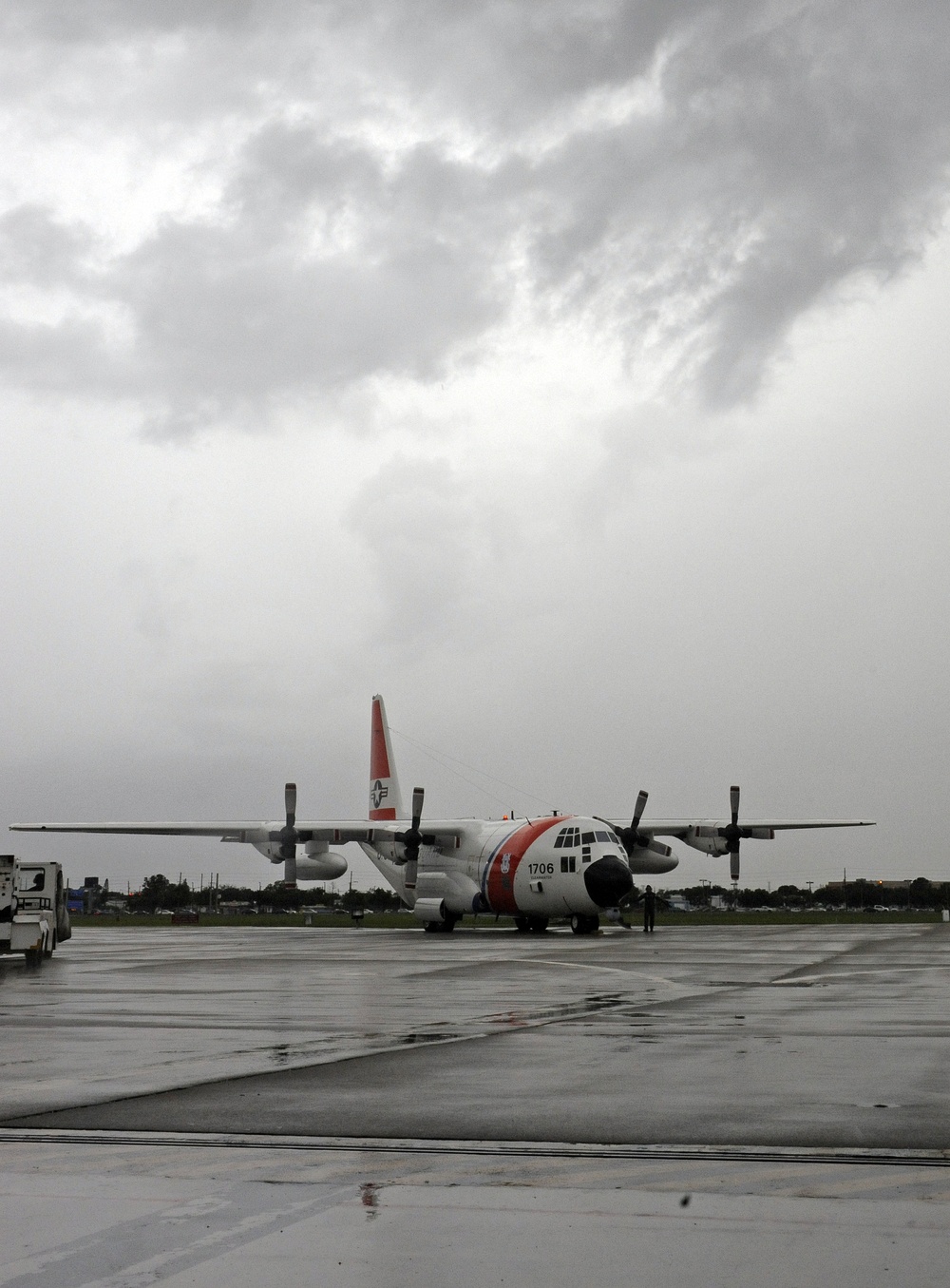 Coast Guard rescue crew returns to base